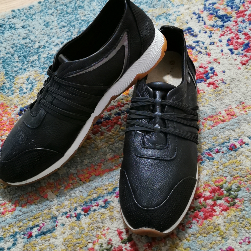 New*The Body Shoe - Hush Puppies
